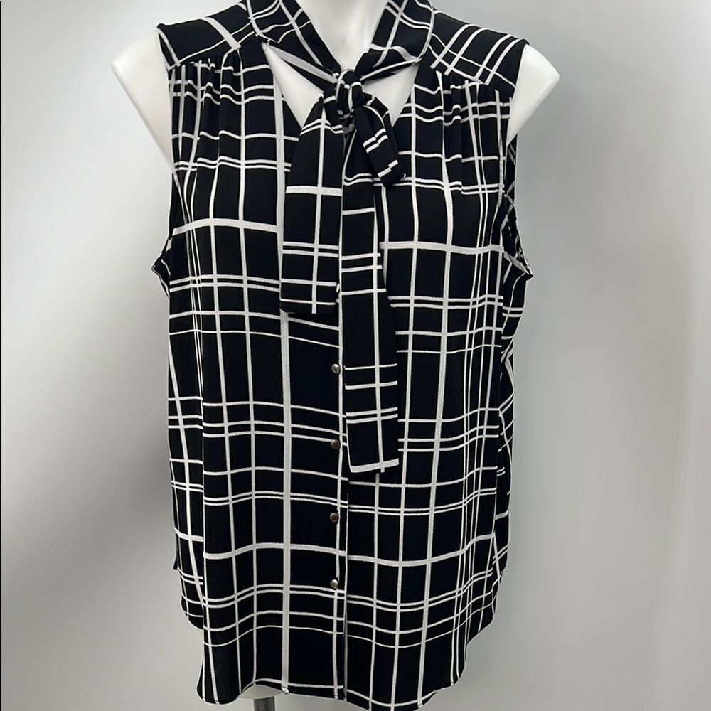 Sami & Jo Black and White Tie Front Graphic Blouse